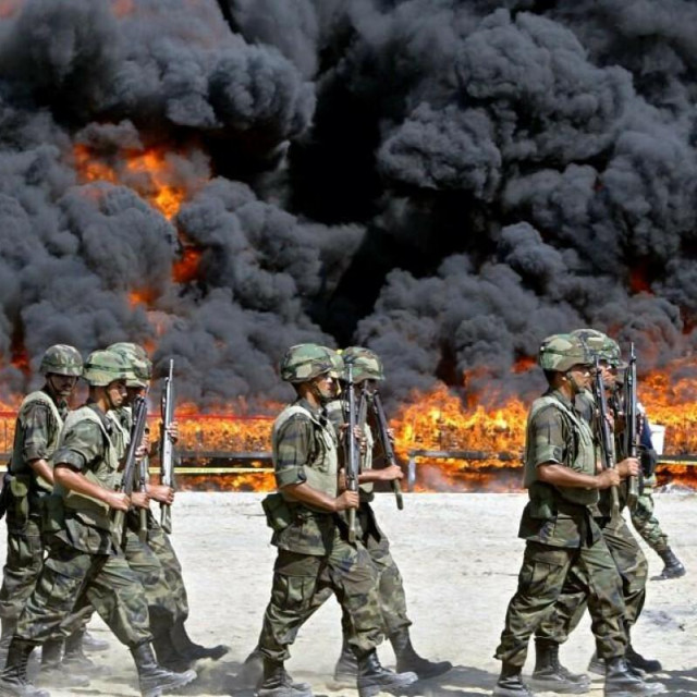 &lt;p&gt;Meksički vojnici hodaju pored mjesta spaljivanja 23,5 tona kokaina u Manzanillu&lt;br&gt;
 &lt;/p&gt;
