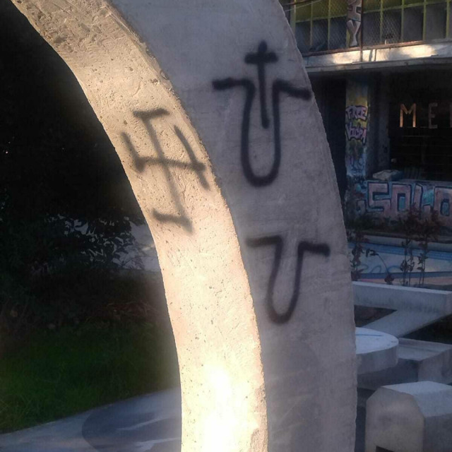 &lt;p&gt;Okoliš Centra za mlade išaran nacističkim grafitima&lt;/p&gt;