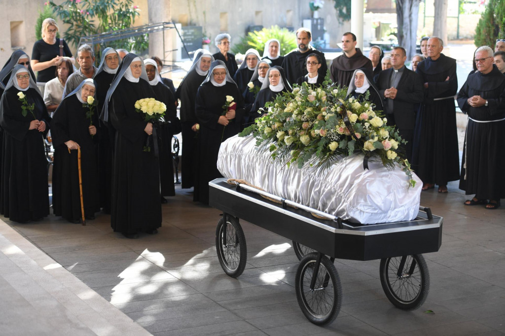 &lt;p&gt;Ukop posmrtnih ostataka casne majke Marija Benedikta Braun na Gradskom groblju &lt;/p&gt;
