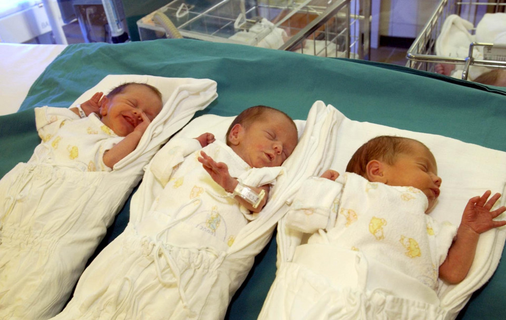 &lt;p&gt;Dvije trudnice na njih tisuću rađaju trojke, a u zagrabačkoj bolnici KBC Sestre milosrdnice jučer je rođeno dvoje trojki (ilustracija)&lt;/p&gt;