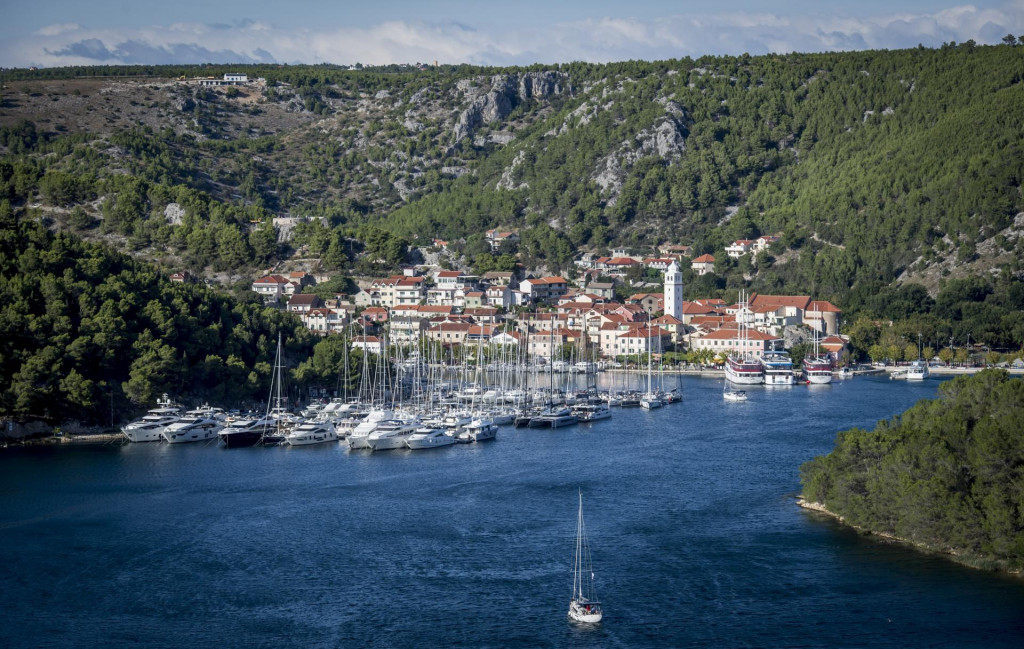 &lt;p&gt;Skradin je izuzetno privlačan domaćim i stranim turistimaNikolina Vuković Stipaničev/Hanza Media&lt;/p&gt;