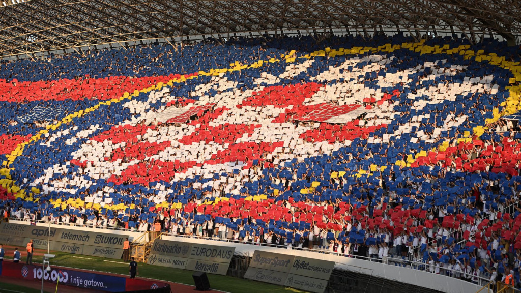 Hajduk Split x Dinamo Zagreb Mosaico da Torcida Split hoje, no clássico  croata!