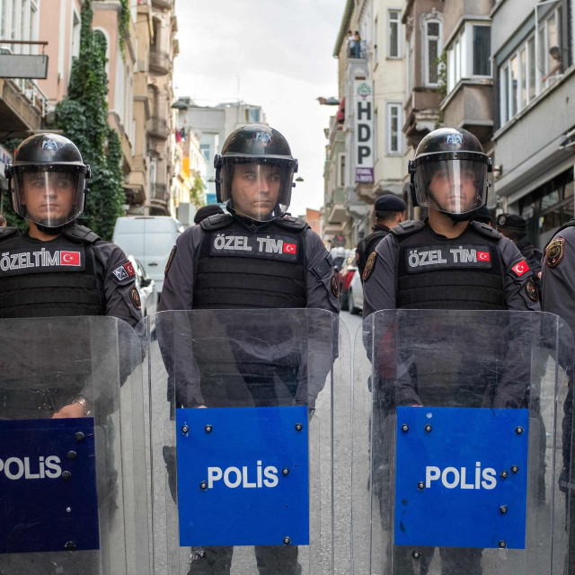 &lt;p&gt;U operacijama Nacionalne obavještajne organizacije Turske (MIT) i policije otkrivene su ćelije terorističke organizacije PKK, a uhićeno je blizu 90 osoba (ilustracija)&lt;/p&gt;