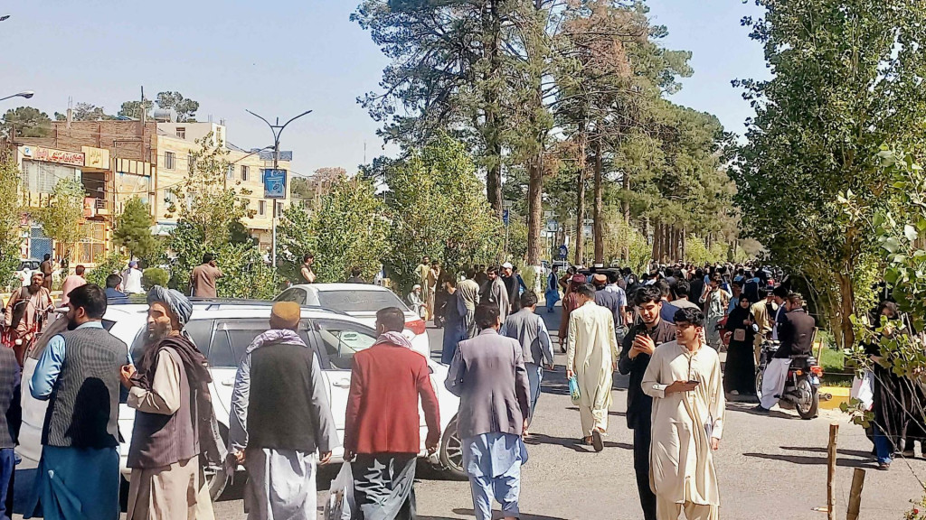 &lt;p&gt;Poslije potresa stanovnici Herata izašli su na ulice&lt;/p&gt;