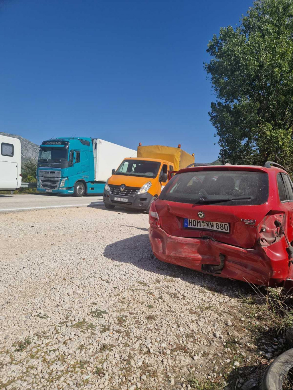 &lt;p&gt;Na Jadranskoj magistrali u blizini naselja Banja došlo je do prometne nesreće&lt;/p&gt;
