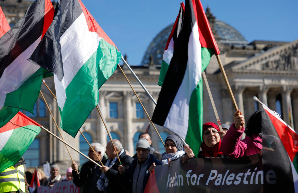 &lt;p&gt;Podrška Palestini ispred zgrade Bundestaga&lt;/p&gt;