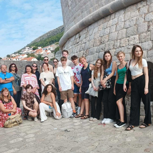 &lt;p&gt;Nakon što su učenici Umjetničke škole Luka Sorkočević u Dubrovniku proteklu&lt;br&gt;
godinu boravili kod svojih kolega u Finskoj, Portugalu, Njemačkoj, Latviji i Poljskoj,&lt;br&gt;
sada su oni došli u Dubrovnik i Hrvatsku, a sve to u okviru Erasmus Plus projekta ”Arts Now and Before”.&lt;/p&gt;
