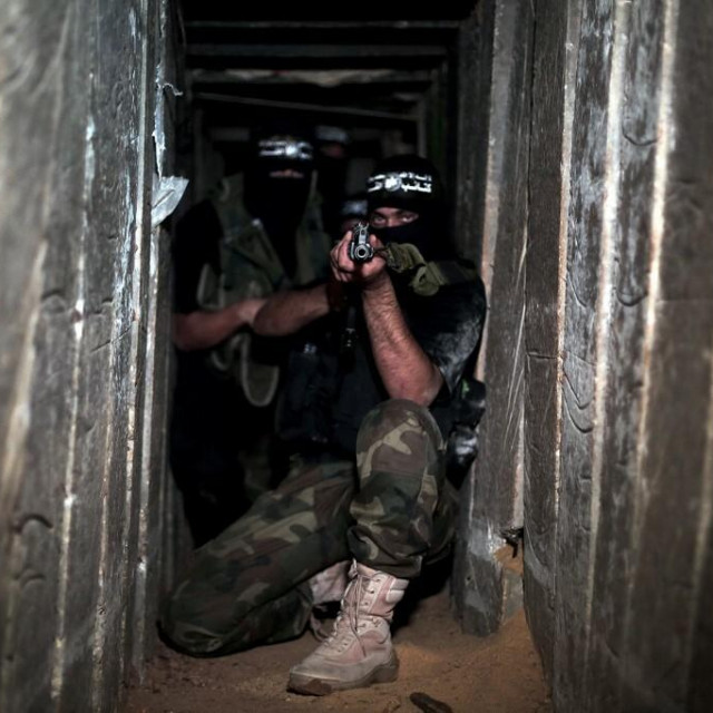 &lt;p&gt;Tuneli unutar Gaze, koje Hamas redovito koristi, definitivno su opremljeni za dulji boravak. Vođe se skrivaju tamo, imaju zapovjedno-kontrolne centre&lt;/p&gt;