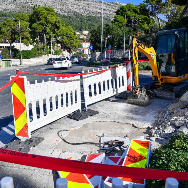&lt;p&gt;”Rast cijena dobara i usluga utječe na sve sektore pa je tako u proteklom razdoblju zabilježen značajan porast troškova materijala, energenata i radne snage koji su povezani s održavanjem komunalne infrastrukture”, objašnjenje je Grada Dubrovnika&lt;/p&gt;