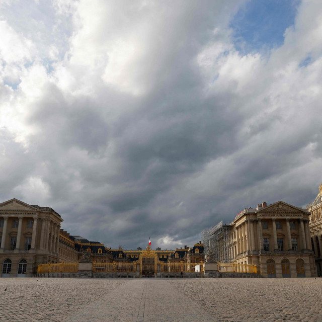 &lt;p&gt;Versailles: Zatvaramo svoja vrata&lt;/p&gt;