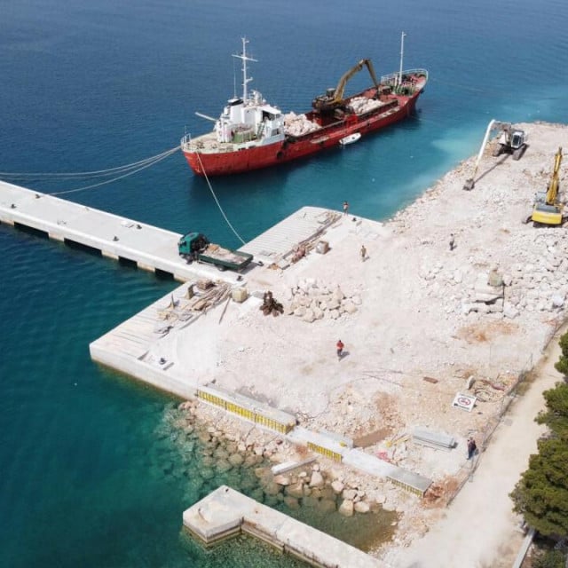 &lt;p&gt;Novo pristanište na Kapriju tijekom izgradnje&lt;/p&gt;