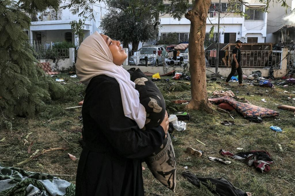 &lt;p&gt;Žena oplakuje žrtve pred bolnicom Ahli Arab u Gazi&lt;/p&gt;