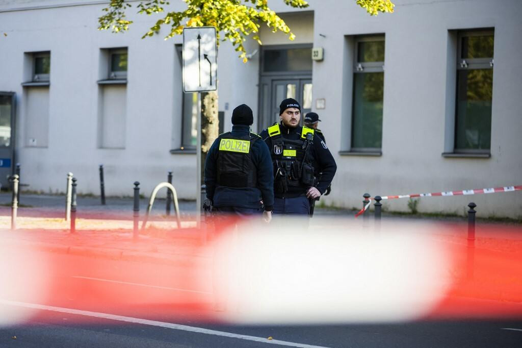 &lt;p&gt;Njemačka policija na ulici u Berlinu, ispred Židovske zajednice Kahal Adass Yisroel. Bili su meta napada, dva molotovljeva koktela su poletjela...&lt;/p&gt;
