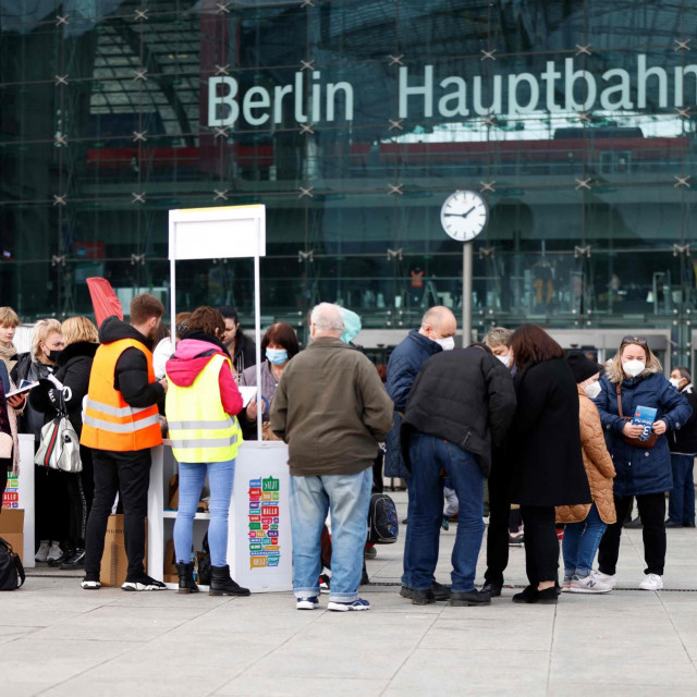 &lt;p&gt;Njemačka policija je u utorak priopćila da se na udaru našao glavni željeznički kolodvor u Berlinu. Željeznički operater Deutsche Bahn primio je prijeteći e-mail tijekom noći&lt;/p&gt;