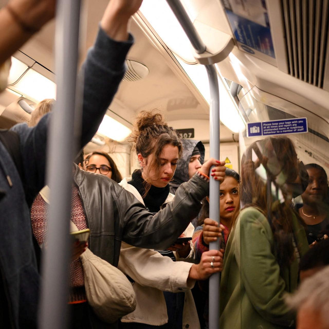 &lt;p&gt;Putnici u londonskom metrou morali su preko razglasa slušati vozačeve motivacijske poruke (ilustracija)&lt;/p&gt;
