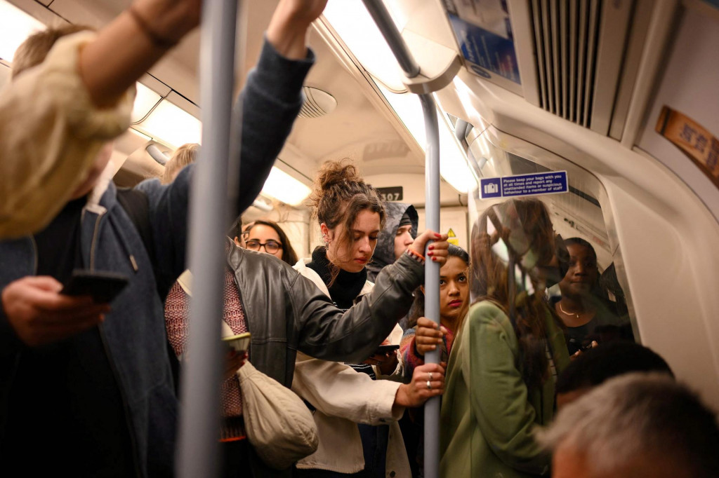 &lt;p&gt;Putnici u londonskom metrou morali su preko razglasa slušati vozačeve motivacijske poruke (ilustracija)&lt;/p&gt;