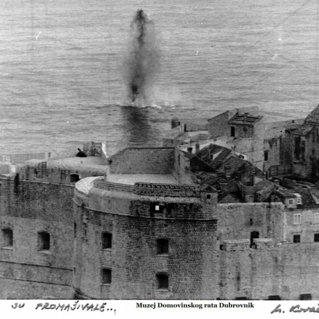 &lt;p&gt;Topnički napad na povijesnu jezgru Dubrovnika&lt;/p&gt;