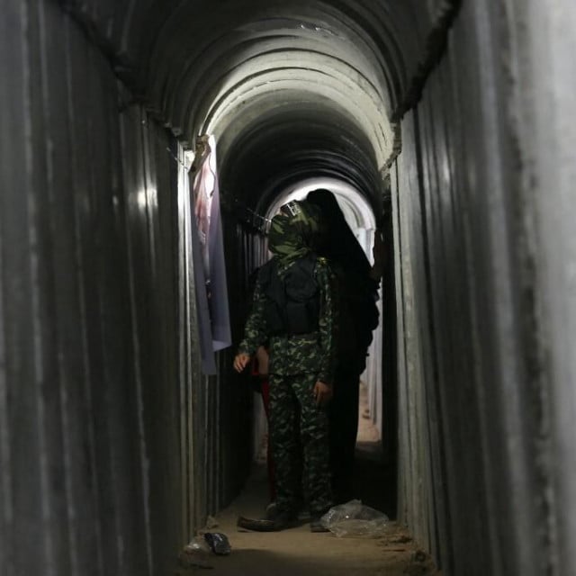 &lt;p&gt;Ilustrativna fotografija -pripadnici Hamasa u tunelima ispd Gaze&lt;/p&gt;