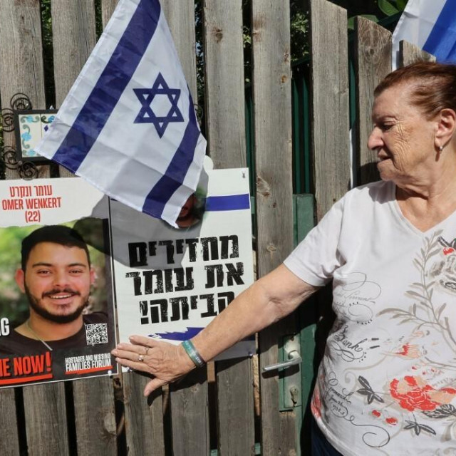 &lt;p&gt;Tsili, baka zatočenog Omera Wenkerta, kojeg su kidnapirali Hamasovi divljaci na glazbenom festivalu. 82-godišnja Tsili preživjela je Holokaust, sada su Židovi ponovo pred velikim iskušenjem&lt;/p&gt;