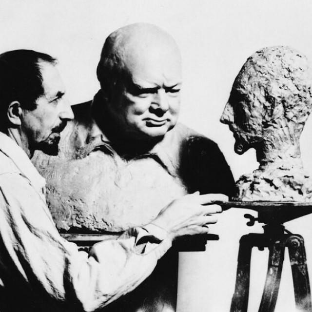 <p>Winston Churchill amaterski se bavio slikarstvom, a jedina skulptura koju je napravio bio je portret njegova omiljenog umjetnika Nemona</p>