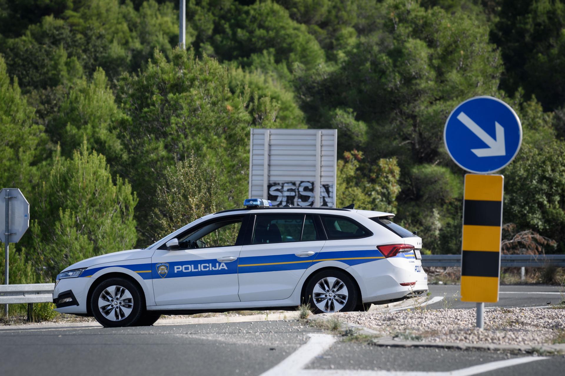 Slobodna Dalmacija Prometna Nezgoda Na Magistrali Automobilom Se