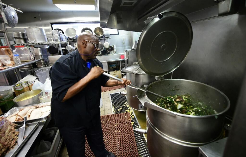 &lt;p&gt;Nutricionisti se slažu da je svako lisnato povrće zdravo, kuhanje raštike za beskućnike u Los Angelesu&lt;/p&gt;