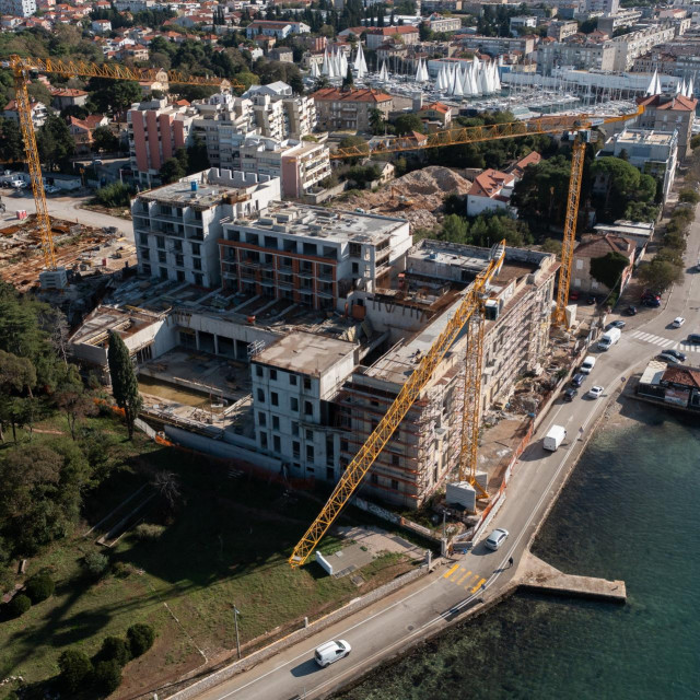 <p>Napreduju radovi na izgradnji buduceg Hyatt hotela Maraska i povezanog stambenog kompleksa.<br>
&nbsp;</p>
