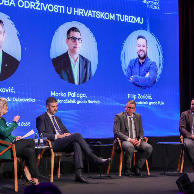 &lt;p&gt;moderatorica Damira Gregoret Bobić te gradonaČelnici Mato Franković, Marko Paliaga i Filip Zoričić na panelu &lt;/p&gt;