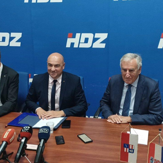 &lt;p&gt;Gradonačelnik Mato Franković, predsjednik ŽO HDZ-a Blaž Pezo i župan Dubrovačko-neretvanski Nikola Dobroslavić&lt;/p&gt;