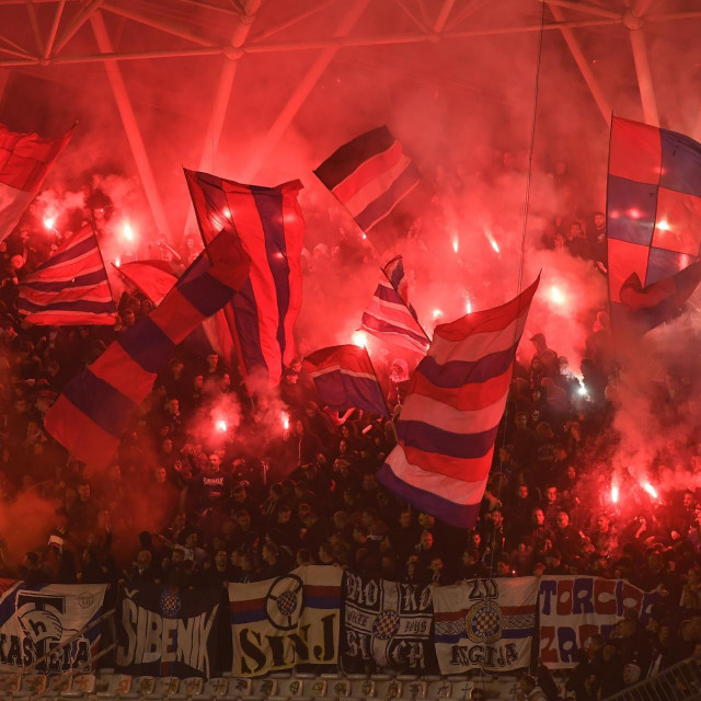 &lt;p&gt;Split, 121123.&lt;br&gt;
Stadion Poljud.&lt;br&gt;
Nogometna utakmica 15. kola SuperSport HNL-a, HNK Hajduk - NK Varazdin.&lt;br&gt;
Na fotografiji: baklje na tribinama Torcide.&lt;br&gt;