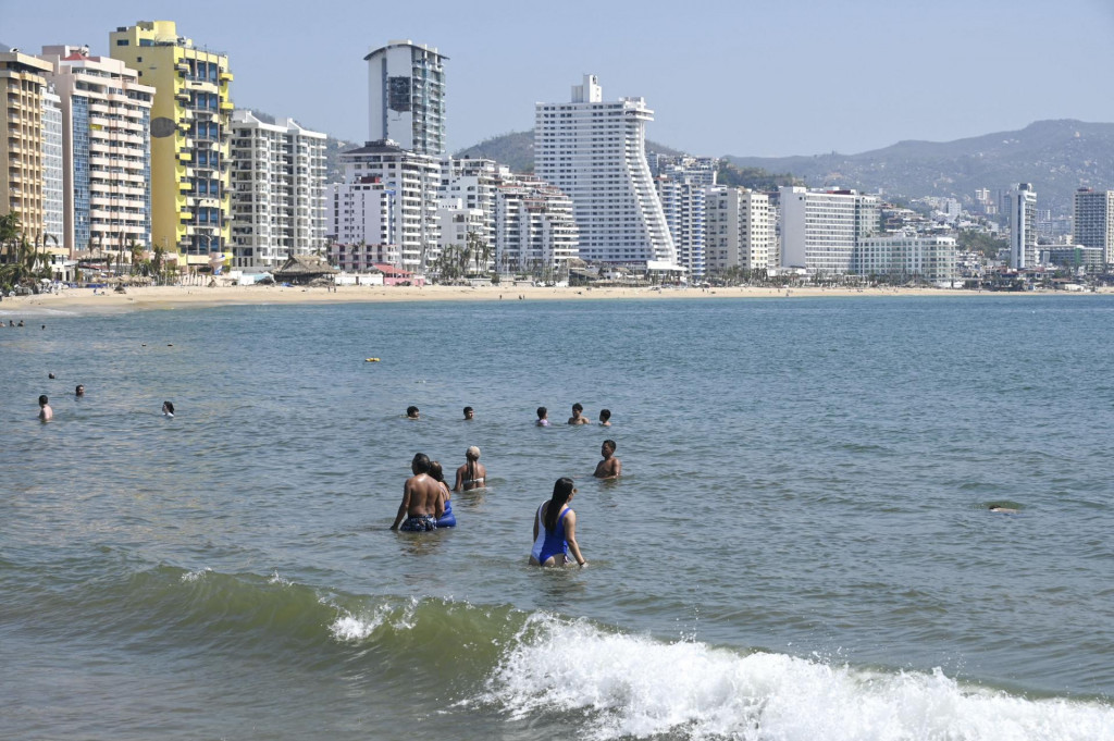 &lt;p&gt;Papagayo Beach, Acapulco&lt;/p&gt;

&lt;p&gt; &lt;/p&gt;