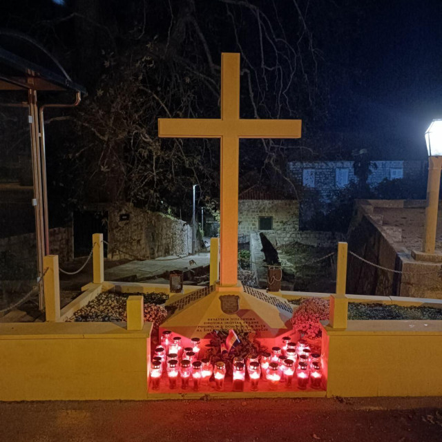 &lt;p&gt;vjernici župe sv. Vida u Trstenome u molitvi za žrtve Vukovara&lt;/p&gt;