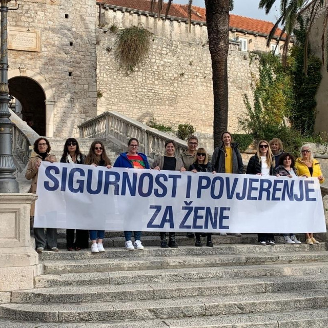 &lt;p&gt;Korčulanke se ponovo pridružile prosvjedu ”Zašto Hrvatska mrzi žene”?&lt;/p&gt;
