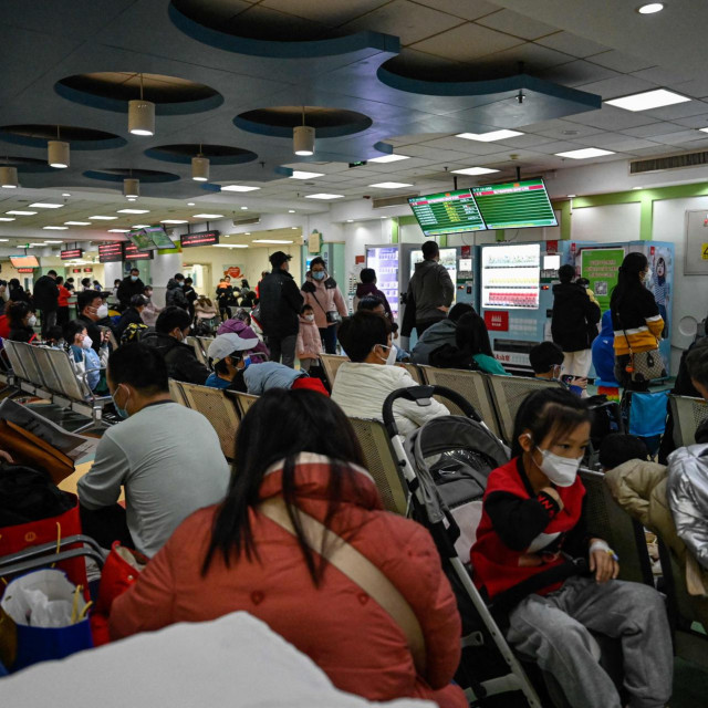 &lt;p&gt;Mreža za praćenje zaraznih bolesti ProMED objavila je u utorak da su bolnice u Pekingu i drugdje pretrpane bolesnom djecom s nedijagnosticiranom upalom pluća&lt;/p&gt;