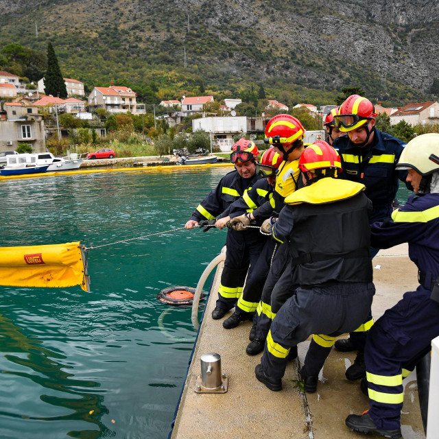 &lt;p&gt;Dubrovnik, 241123. Vjezba operativnih snaga sustava civilne zastite Grada Dubrovnika na prostoru ACI marine Dubrovnik u Komolcu.