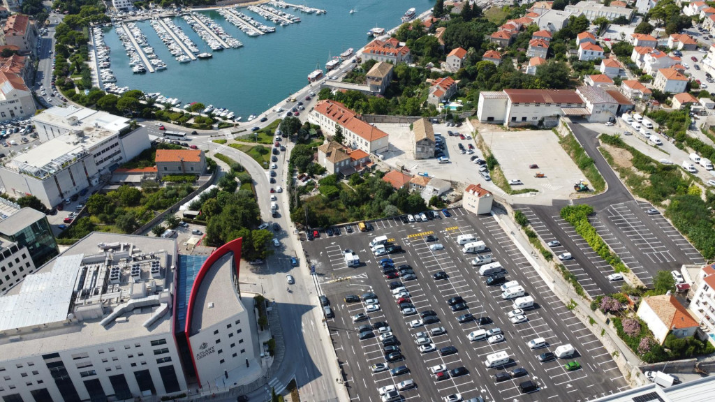 &lt;p&gt;Grand parking Dubrovnik&lt;/p&gt;