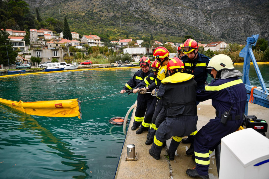 &lt;p&gt;Dubrovnik, 241123. Vjezba operativnih snaga sustava civilne zastite Grada Dubrovnika na prostoru ACI marine Dubrovnik u Komolcu.