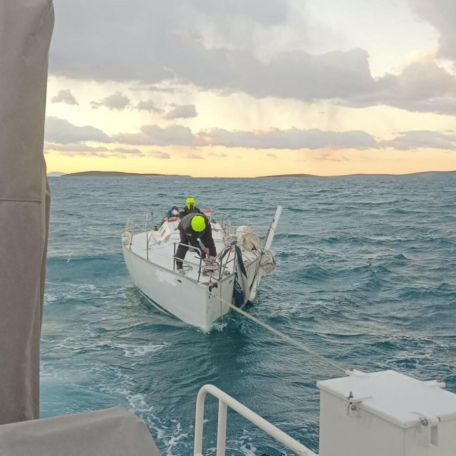 &lt;p&gt;Posada jedrilice spašena po nevremenu kod otoka Paga&lt;/p&gt;
