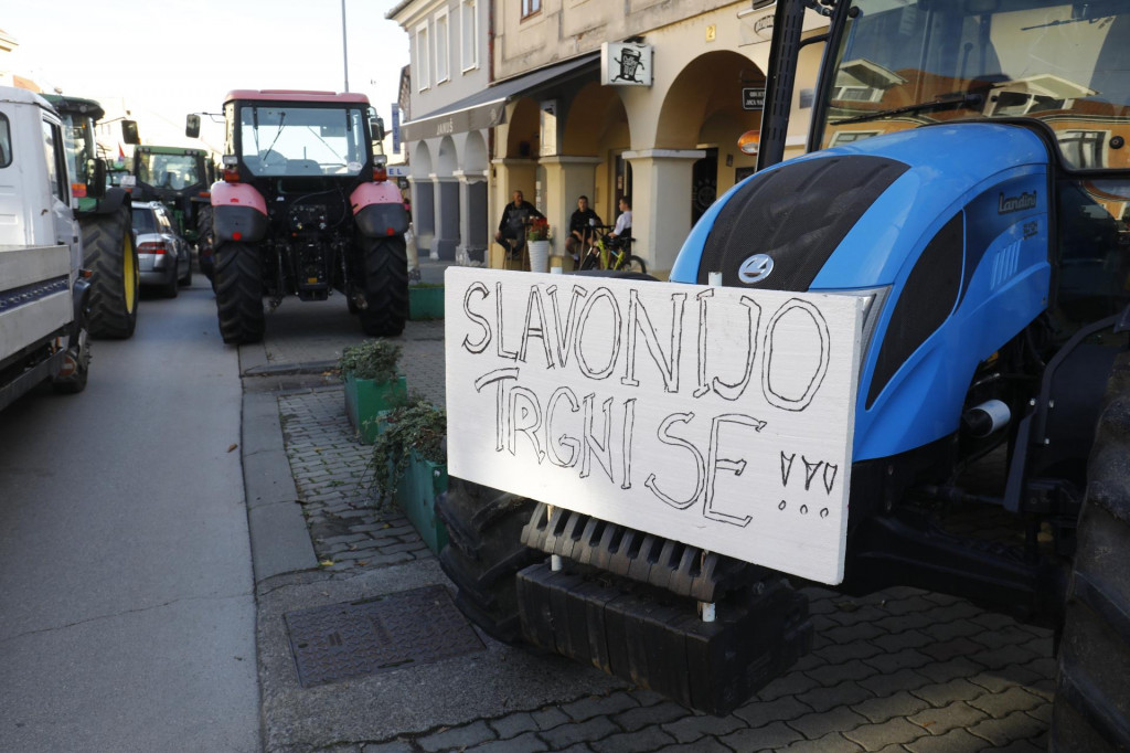 &lt;p&gt;U listopadu je održan prosvjed slavonskih svinjogojaca koji su traktorima krenuli iz Retkovca prema Vinkovcima&lt;br&gt;
 &lt;/p&gt;