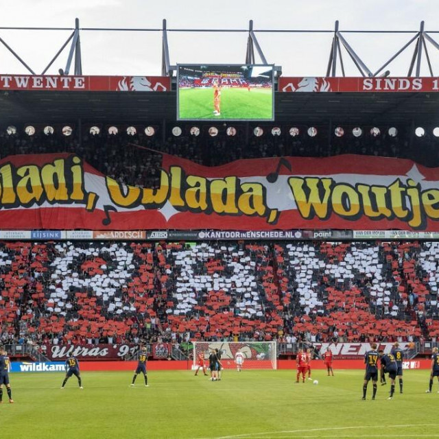 &lt;p&gt;Atmosfera na Twenteovom stadionu, De Grolsch Veste&lt;/p&gt;