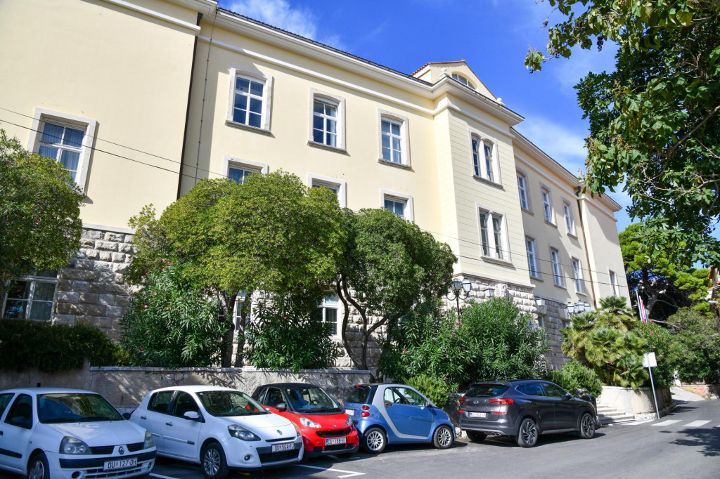 &lt;p&gt;Poslijediplomski centar zagrebačkog sveučilišta u Dubrovniku &lt;/p&gt;