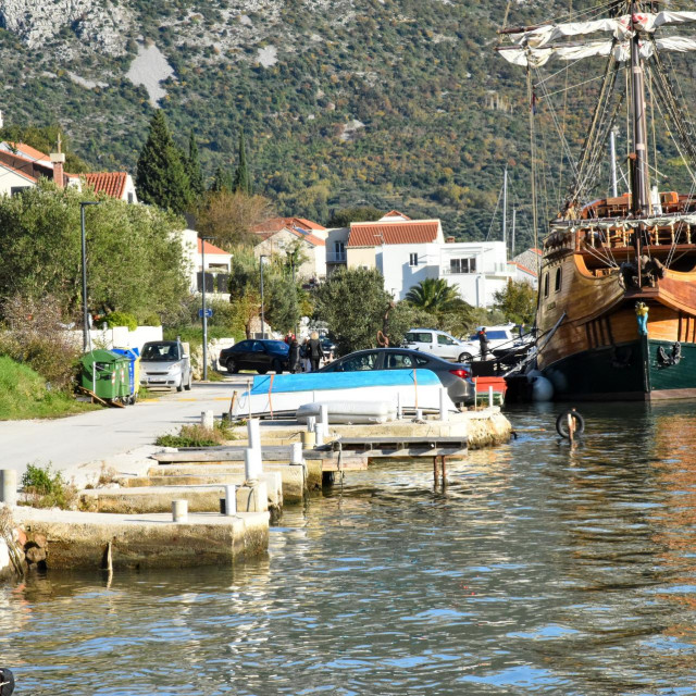 &lt;p&gt;Dubrovnik, 291123.&lt;br&gt;
Vezovi za brodove na uscu rijeke Omble.&lt;br&gt;