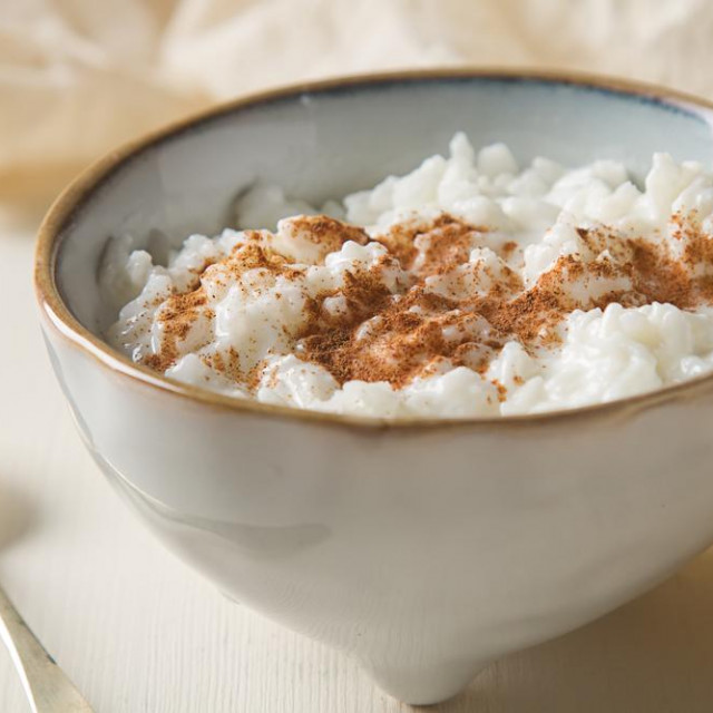 &lt;p&gt;Traditional rice pudding with cinnamon. Light background. Tasty and nutritious breakfast&lt;/p&gt;