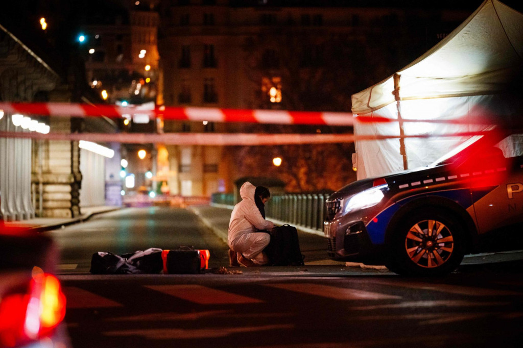 &lt;p&gt;Forenzičari na mjestu ubojstva mladog njemačkog turista u Parizu 2. prosinca&lt;/p&gt;