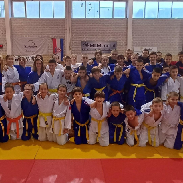 &lt;p&gt;Na turniru u Solinu nastupilo je 49 članova Judo kluba Zadar&lt;/p&gt;