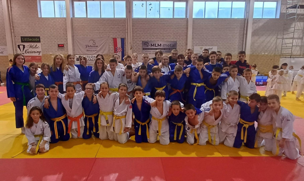 &lt;p&gt;Na turniru u Solinu nastupilo je 49 članova Judo kluba Zadar&lt;/p&gt;