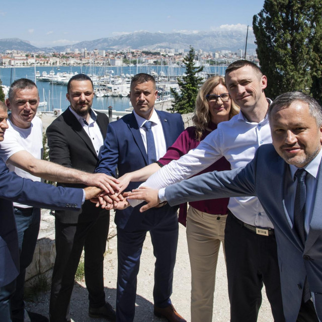 &lt;p&gt;Aris Zlodre sa stranačkim prijateljima u jeku kampanje za gradonačelnika Split&lt;/p&gt;