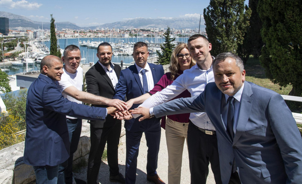 &lt;p&gt;Aris Zlodre sa stranačkim prijateljima u jeku kampanje za gradonačelnika Split&lt;/p&gt;