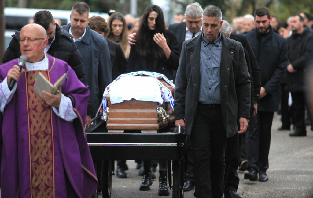 &lt;p&gt;Posljednji ispraćaj Ivana Čelikovića na groblju Sveta Nedjelja u Čilipima&lt;/p&gt;
