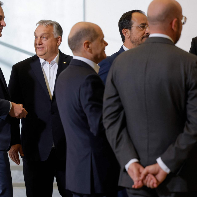 &lt;p&gt;Viktor Orban i Olaf Scholz nakon poziranja za zajedničku fotografiju na summitu&lt;/p&gt;